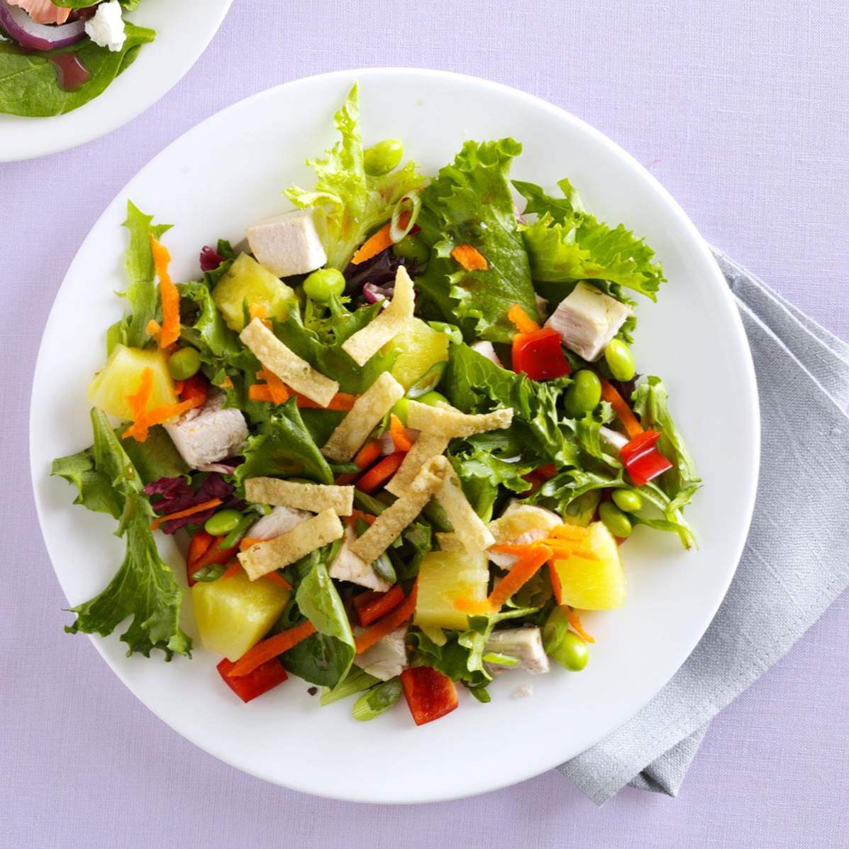 Какие салаты можно при грудном. Салат. Овощной салат. Красивый салат из овощей. Салат из свежих овощей зеленый.